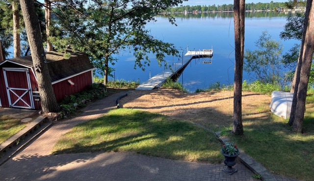 Two family, cozy, lake house retreat on Pine Lake.