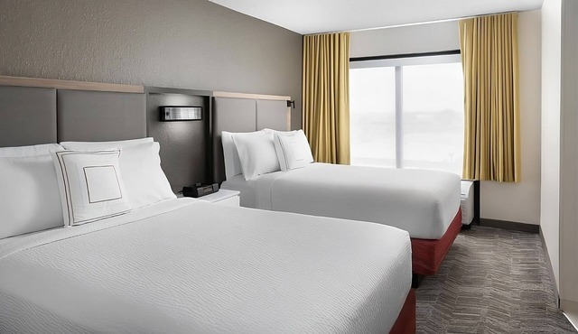 Two Family Ready Rooms w/Living Area, Pool, and Daily Free Breakfast