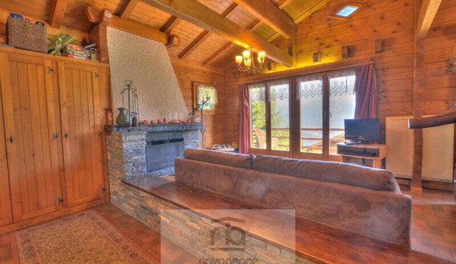 Two floors chalet:GROUND FLOOR: 2 showers room/WC and 3 bedrooms. The first bedroom has 2 bunk beds