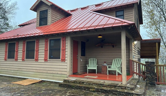 TWO FOR ONE ON RIVER! Modern house and apartment, 9 beds/6 sleeping areas/4 ba