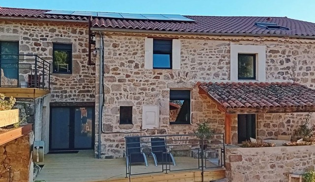Two cozy stone cottages for 11 people with optional spa
