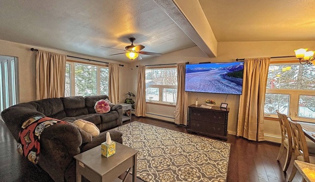 Two FULL bath, two bedroom, full kitchen, free laundry, centrally located!