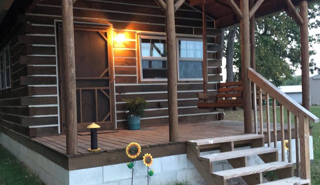 Two Furnished cabins minutes from Patoka Lake and French Lick. Book 1 or 2