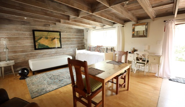 Two Goat farm in Malibu Mountains, Cozy & Charming