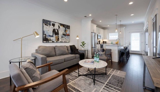 Two Gorgeous Homes- 20 Guests- Amazing Location