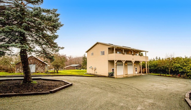 Two-home property with two full kitchens, fast WiFi, fireplace, & washer/dryer