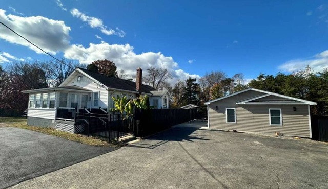 Two homes 1 price near Dulles sleeps 16 w/parking