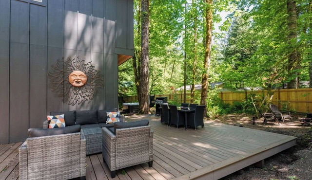 Two Homes in One: Creekside Deck + 2 Hot Tubs!