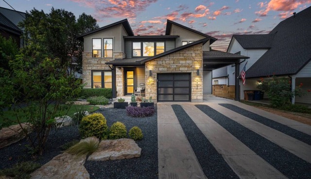 Two Houses Side by Side - Sleeps 18 - 2 pools!
