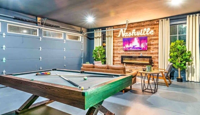 Two huge luxury homes-26 beds! Game room/rooftop!