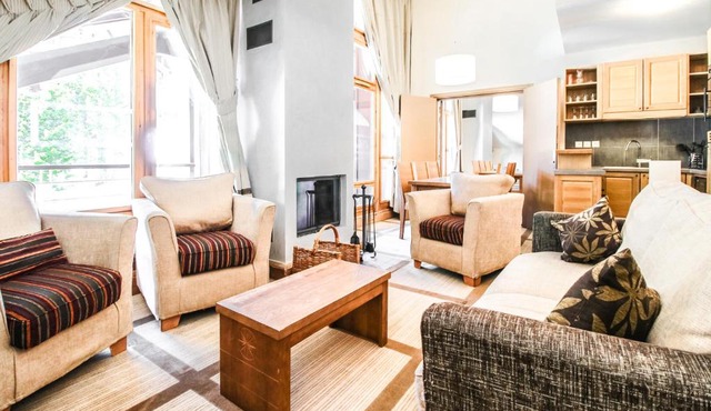 Two internally connecting 2-bed apartments with shared private entrance