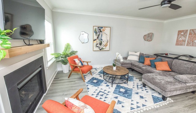 Two King beds, Game Room, Screen Room, Fully Fenced in Yard Beautiful Home!