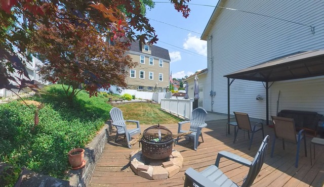 Two KING beds! Lots of off-street parking! Close to downtown! Pet friendly!