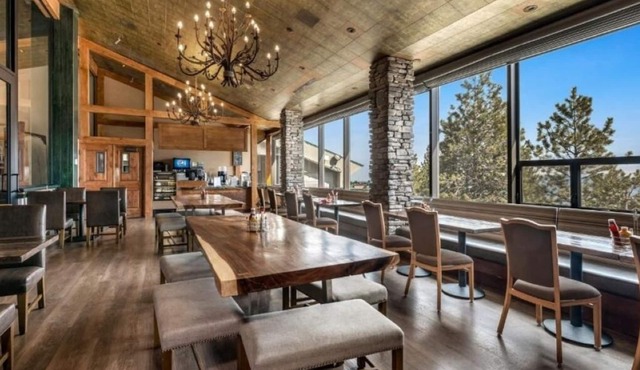Two Kitchen-Equipped Villa w/Pools, Sauna, Sports Courts & On-Site Dining