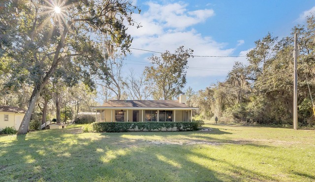 Two lakefront homes on one property near Salt Springs with great porches & yard