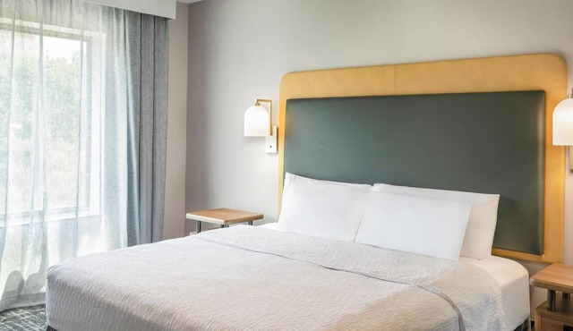 Two Luxe King Unit — A Perfect Group Stay Near Dining, Parks & Area Fun