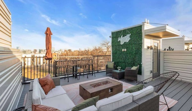 TWO Luxe Nash Bash | Rooftop Deck & Downtown Views