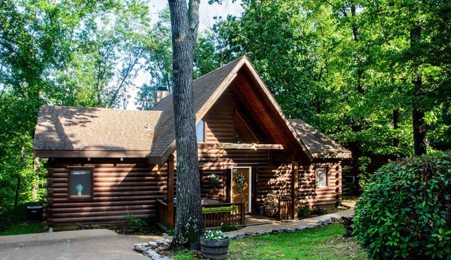 Two Master Suites, Great for 2 couples, Walking distance to Thunder Ridge Arena