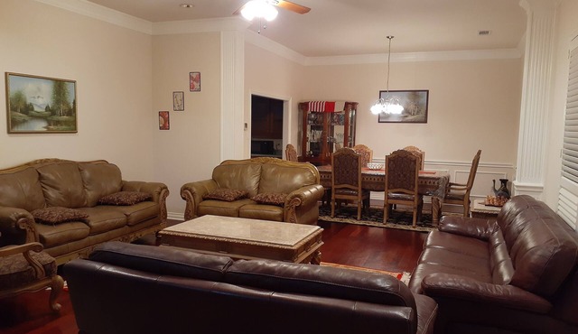 Two Miles to AT&T Stadium, Family size unit at very nice area