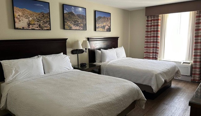 Two Modern Rooms w/Free Breakfast Near I-15 + Famous Route 66 Museums!