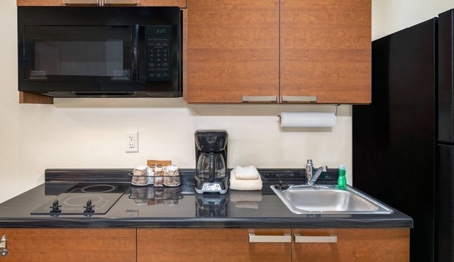 Two Modern Units w/2 Queen Beds & Kitchenette Near Beaver Valley Mall