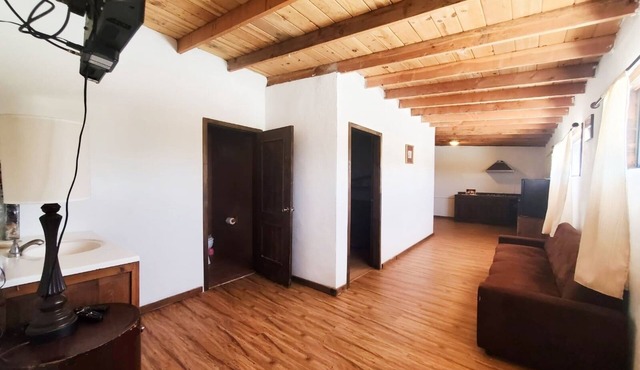 Two Bedroom Cabin with Access to Pool/Jaccuzzi and Restaurant Service