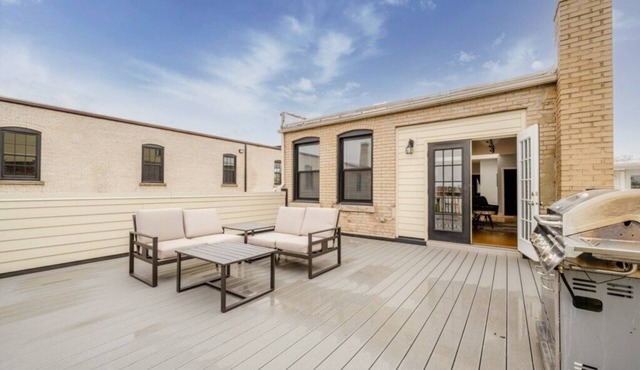 (Two Night Minimum!) Three Oaks Charmer Right In Downtown!