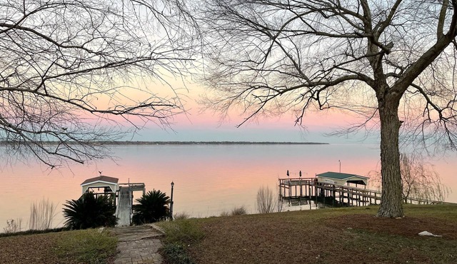 Two Palms Lakehouse in Santee Just minutes from I95