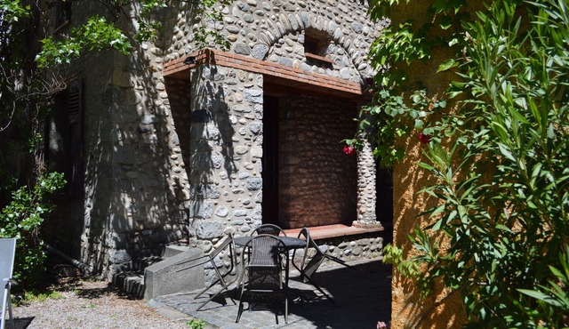 Two person gite in town of Prades (2 people maximum)