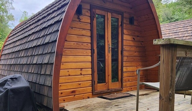 Two person Pod on the creek, Deck, private firepit, full bathroom, Kitchenette, Sleeps 2.