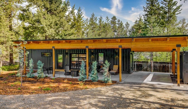 Two Pines - Unique container home w/hot tub - Downtown - Trailer Parking - Pet friendly