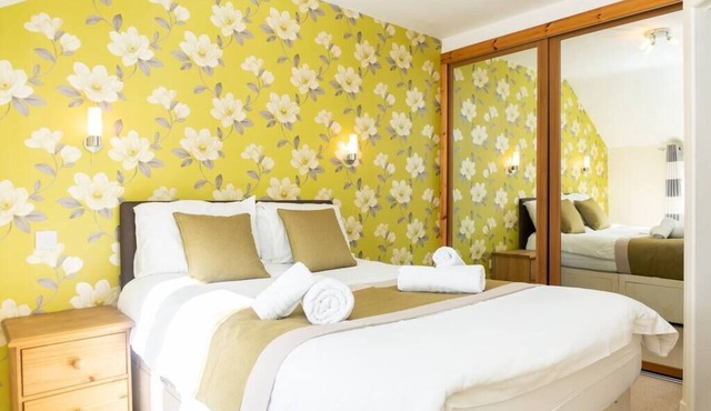 Two Pound Cottage - 3 Bed Home - Hot Tub