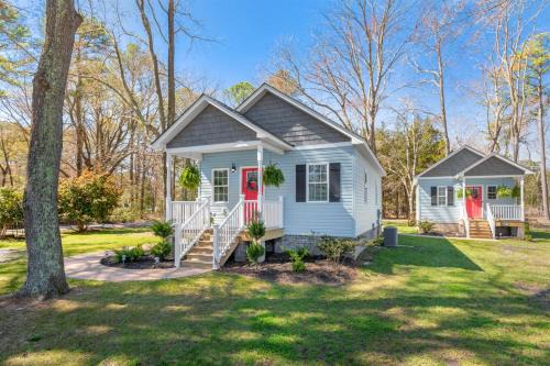 Two Private Cottages 3BR, Boat Parking, Walk to Marinas