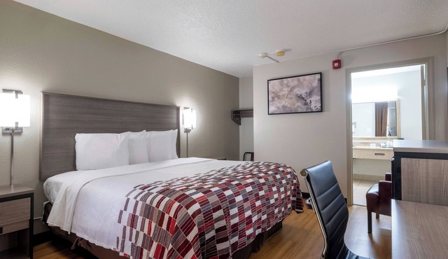 Two Private King Units w/Free Breakfast & Parking Near Oakencroft Farm & Winery