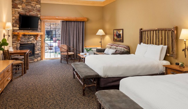 Two Queen Fireplace Suite With Access to Pool, Hot Tub, and Gym