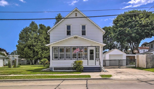 Two Rivers Home w/ Yard ~ Half Mile to Beach!