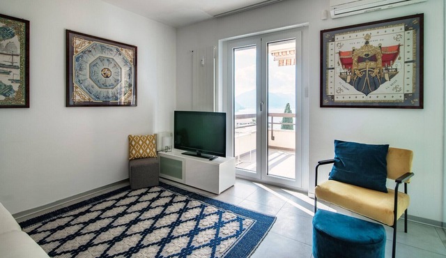 Two-room apartment with terrace and Lugano lake view (GOCCIA DI LAGO)