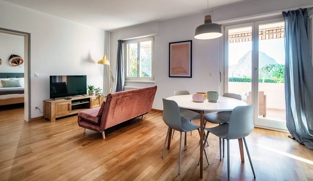 Two-room apartment with lake view patio in Ruvigliana (Brezza di Lago)