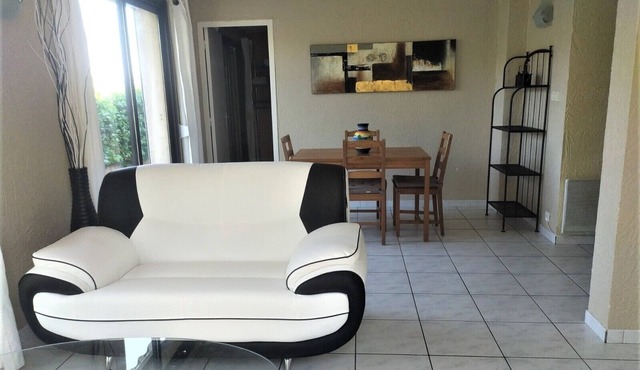 Two rooms in villa with swimming pool and large terrace 18 kms from NICE