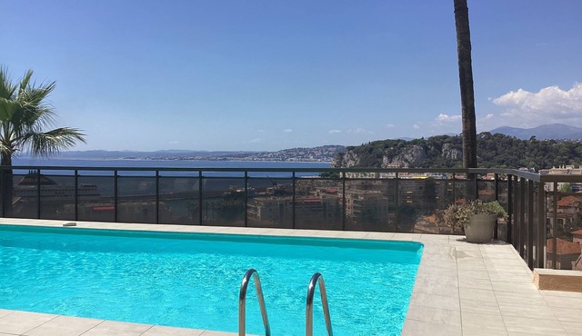 Two rooms with panoramic view on the sea, air conditioned, free parking