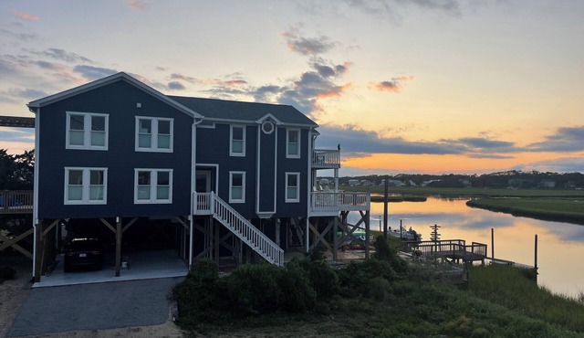 Two Seas- Waterfront Beach House New in 2023 - Oak Island, NC