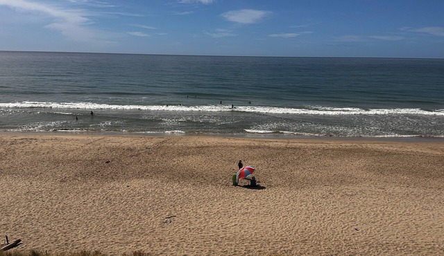 Two self-contained rooms on private property 5 mins walk from amazing beach.