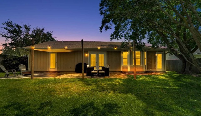 Two Spaces in One Main House and Guest House 25 Min to PCB