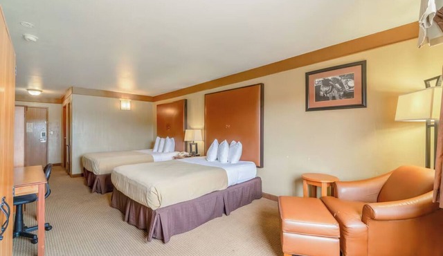 Two Spacious Rooms w/Private Bath & Queen Beds Close to US-181 for Easy Travels