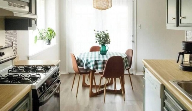 Two Step Inn Getaway | Flexible Stay + Parking