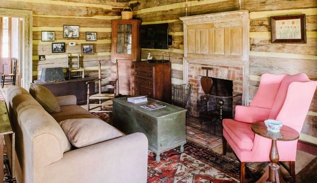 Two Stone Row: Emily`s Cabin | 1Bed, 1 Bath