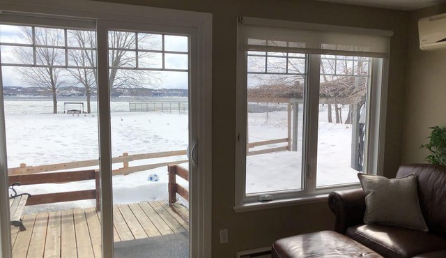 Two storey house located on the St-Lawrence river with 3 bedrooms 3 double beds.