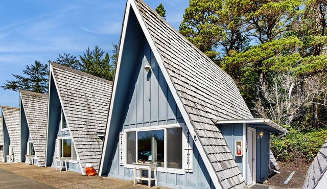 Two-Story A-Frame Loft with Easy Beach Access, WiFi, Full Kitchen