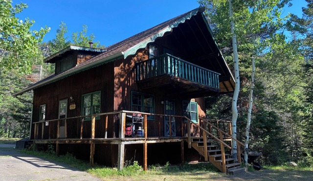 Two story cabin located in Peaceful Valley, close to national parks.