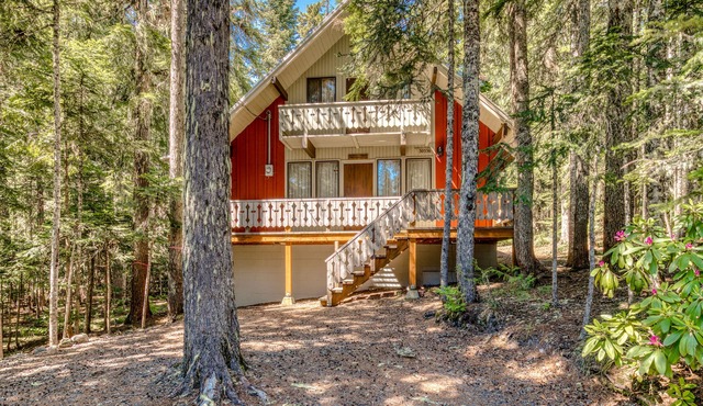 Two-Story Cabin with Wood Fireplace, Deck, Gas Grill & Washer Dryer